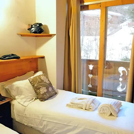 Charmant Chalet Traditionnel Savoyard A 200 M Du Domaine Skiable 3 Vallees Holiday home